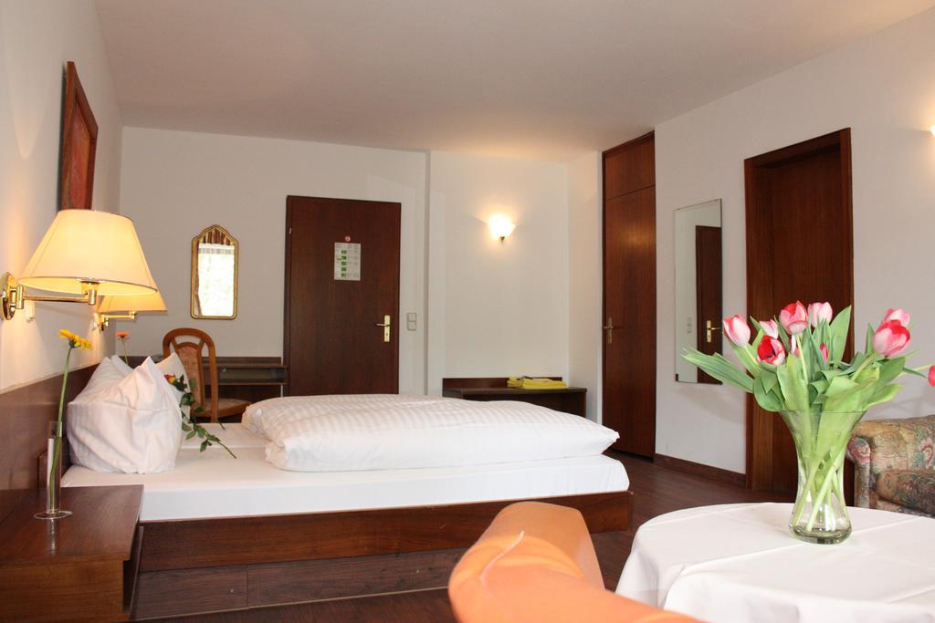 Sathya Ayurveda -Hotel Villa Am Park- Bad Orb Exterior foto